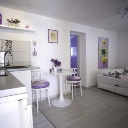 Lavanda Apartman *